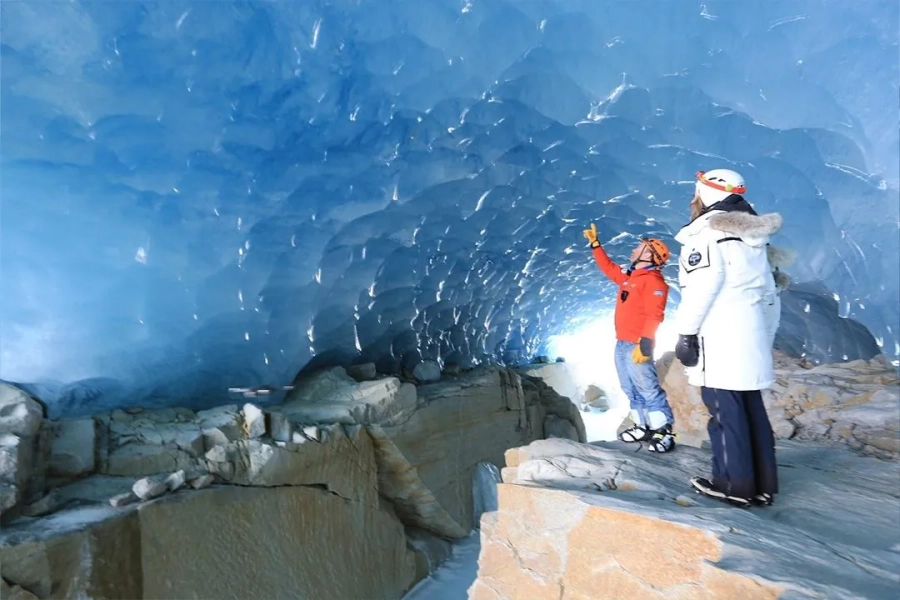 Heli Ice Cave Experience - Gallery 1